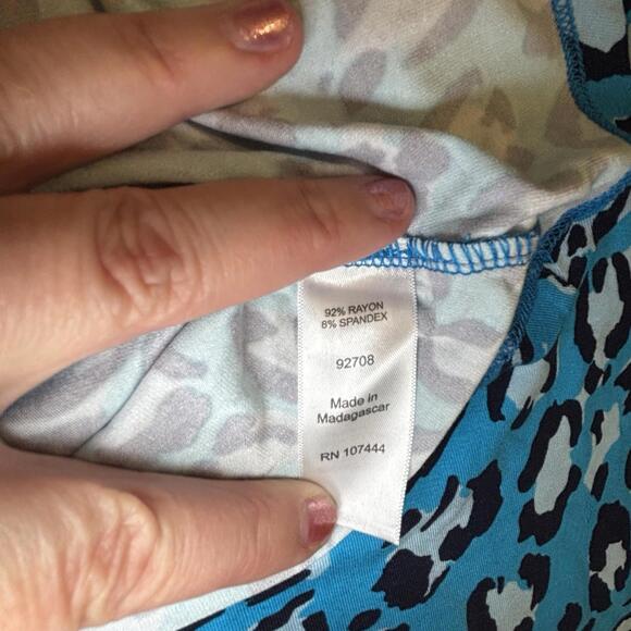 Jessica London V-Neck Pullover Rayon Top Shirt Blue Animal Print Bold Sexy 18/20 - Picture 6 of 11